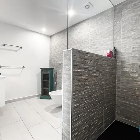 Mar Wifi Free , Private Bathroom And Terrace شقة